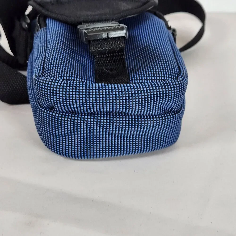 London Fog Brand Medium Camera Bag. great Condition Black blue  travel‎ hiking